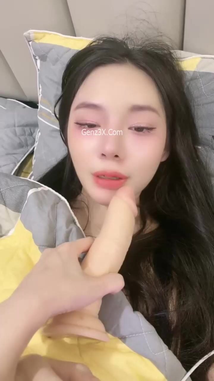 Em Gái Quay Chị Gái Trần Truồng Lúc Ngủ 2