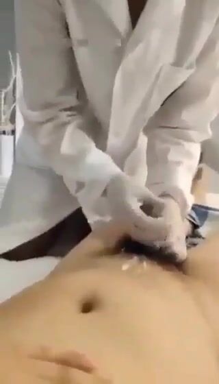 Lấy tinh trùng cho bênh nhân nứng quá nên ...