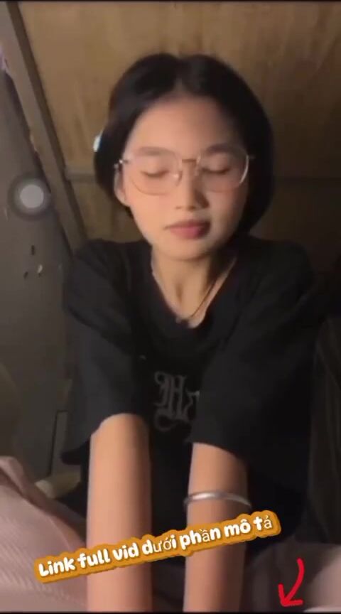 Siêu phẩm bé kính cận cực d,âm cực đáng yêu cho anh em đây full 2 clip 2 tiếng