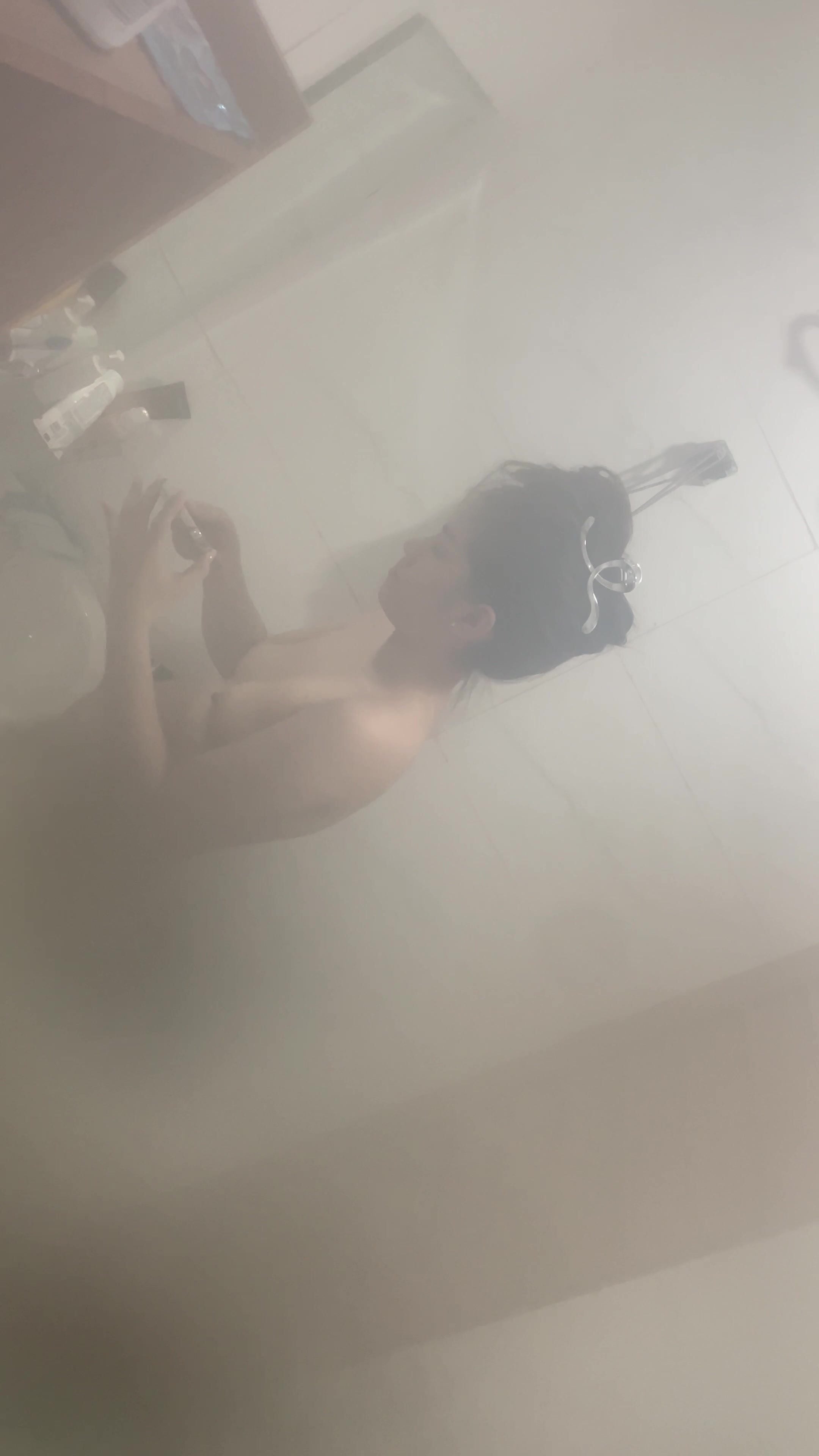 Lên cho ae clip quay lén cô gái siêu đẹp