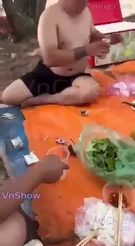 Nhậu miền tây, Đang nhậu lôi nhau vợ ra chịch trong sự bất ngờ của bb