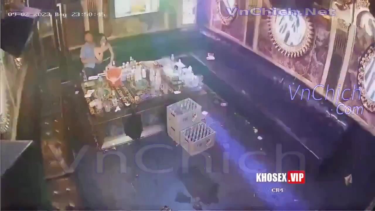 Hack camera, Bố già chịch nhân viên Karaoke xong bắt thg ctrai vét máng