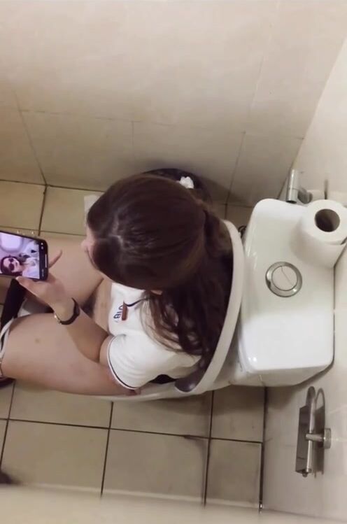 Quay lén e gái ngân hàng đi ỉa