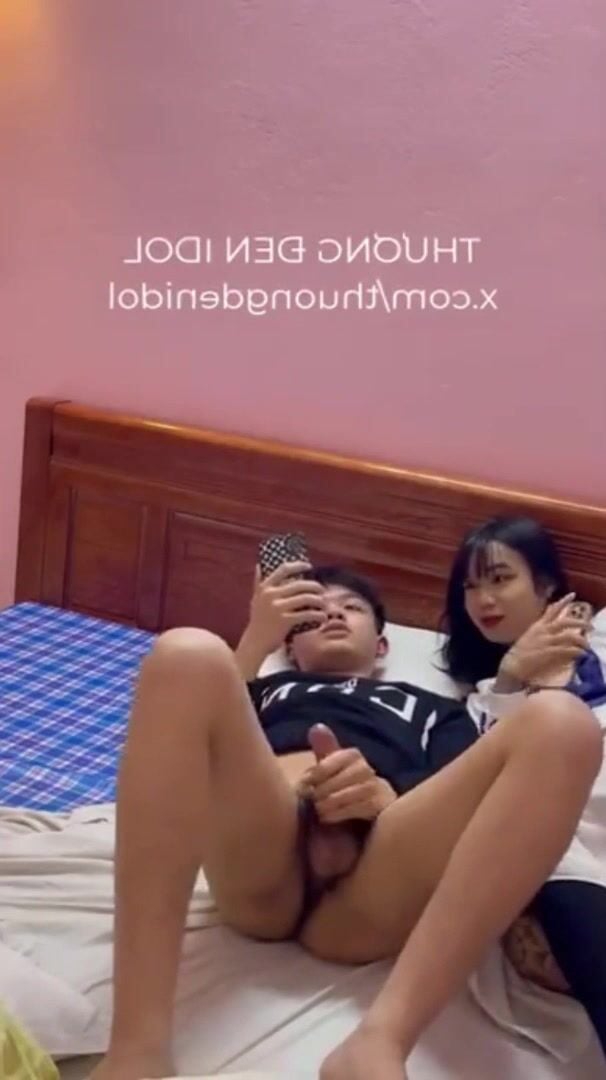 Địt nhau với thằng bạn thân hơn 20 tuổi chim chỉ để đi đái