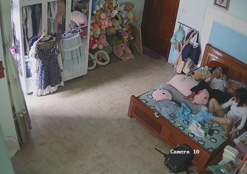 Hack cam thằng em giúp con chị lớp 10 thay đồ p2