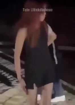 Clip tiểu tam bị bắt lột đồ kích thích