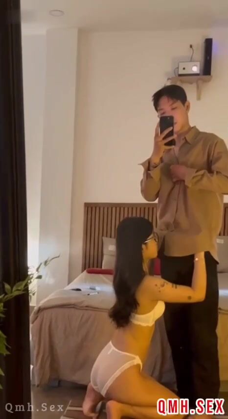 Clip Full 16p Ngọc Hân 2k6 kính cận bú cu điêu luyện địt nhau cực hăng với anh người