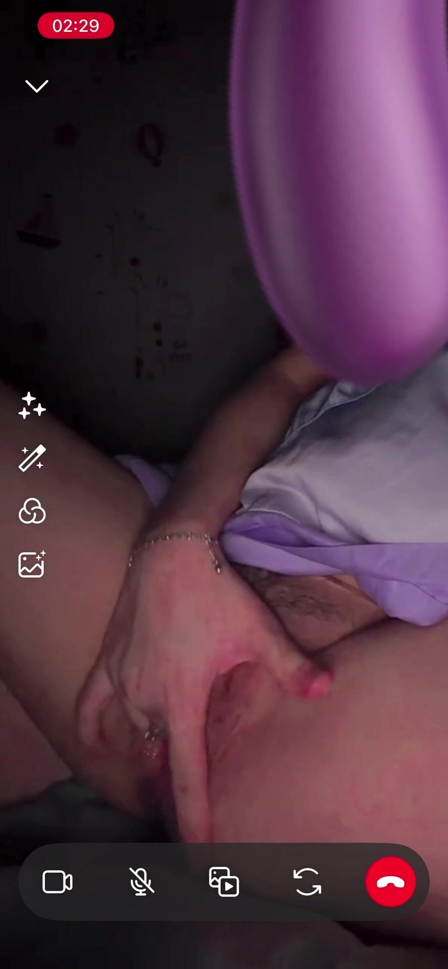 em gái 2k5 đêm khuya nứng móc lồn cho trai xem