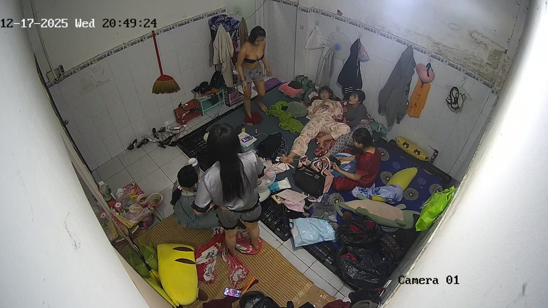 Hack camera phòng thay đồ p3