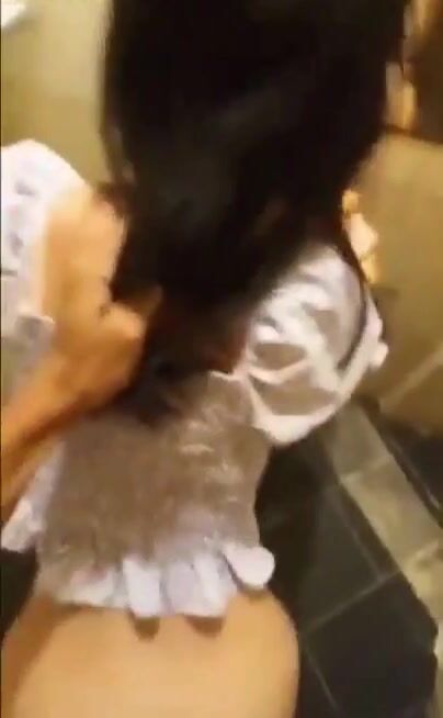 Vào phòng tắm con bạn Ko Mặc quần lót, Rửa lồn được lút cán djt nhau quay video