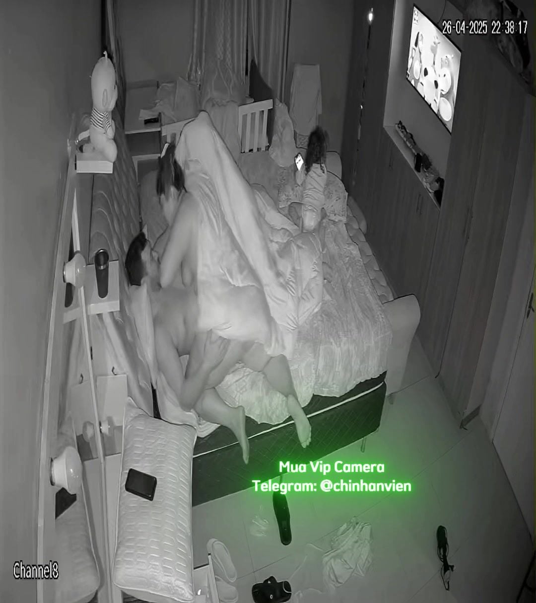 Hack Camera Vợ Dâm Nứng Quá Địt Trộm Chồng Trước Mặt Con