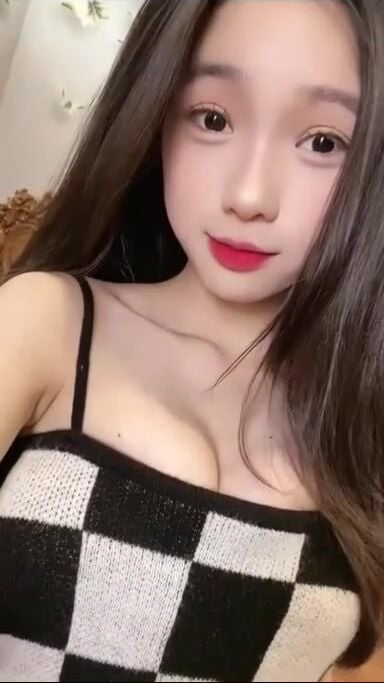 Em Gái Xinh Mượn 17 Max thg bạn quay Tiktok, Bị nó Bóp Vú Đjt tung lồn xuất tinh