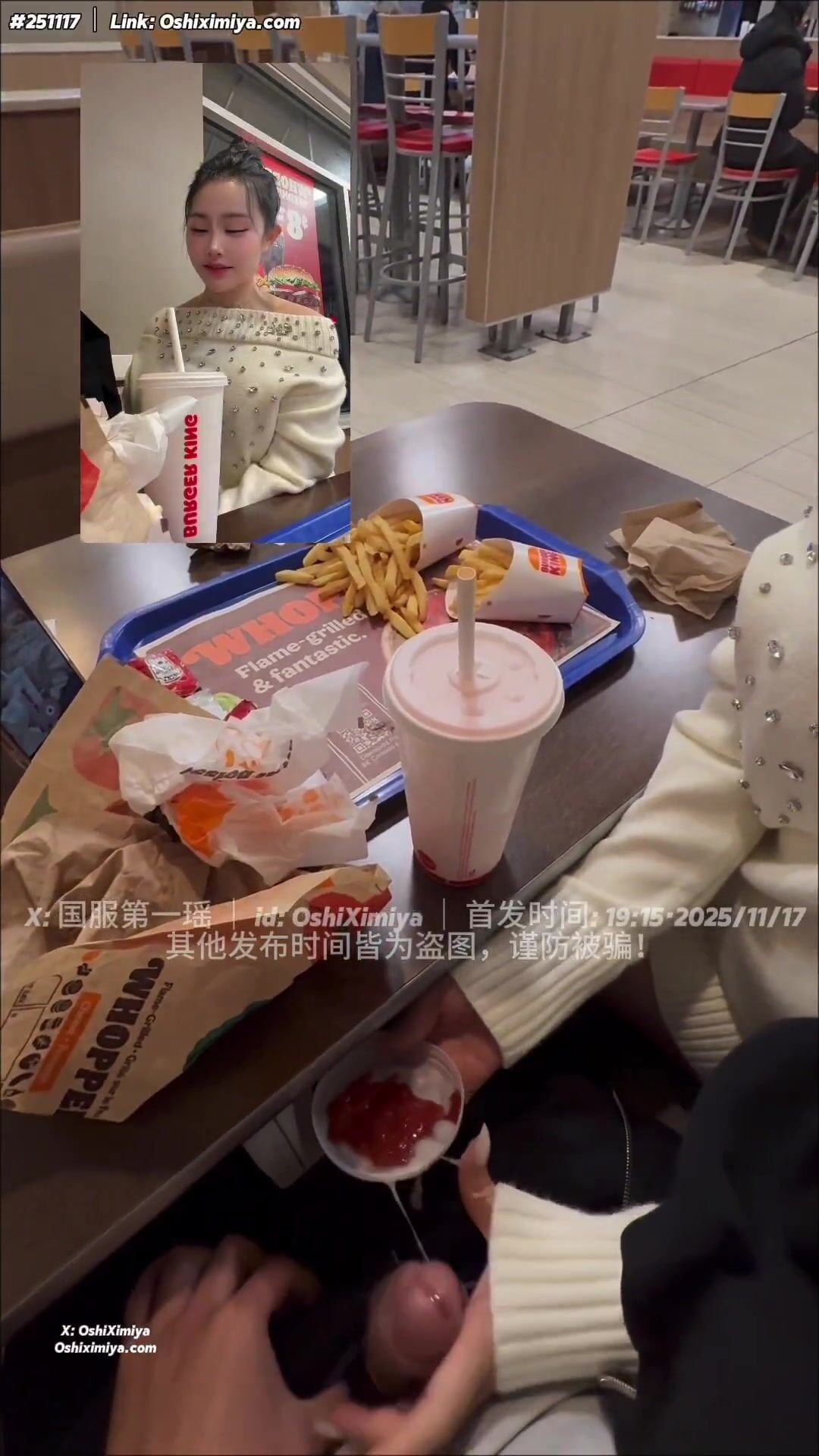 Khoai tây chiên chấm đẫm tinh trùng trộn với tương ớt ăn ngon lành cùng Oshiximiya