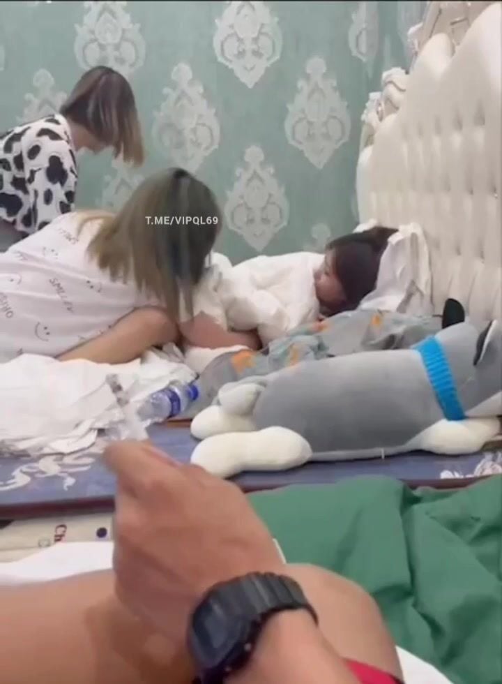 Bắt ghen độc lạ Việt Nam chùm mềm cả đám móc lồn cho nhân tình của chồng