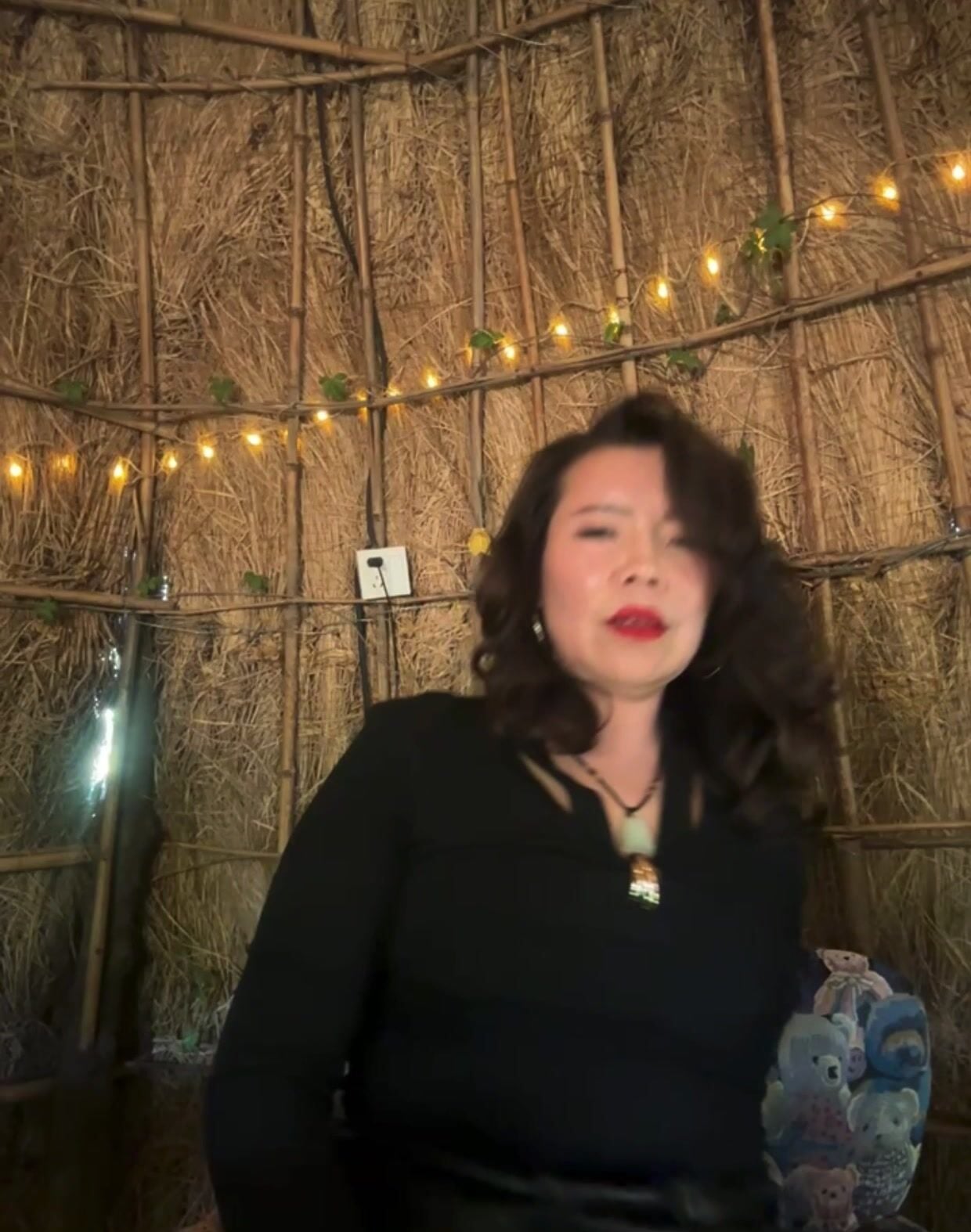 Mb dâm móc cái lồn múp chảy nước dâm đãng kích thích