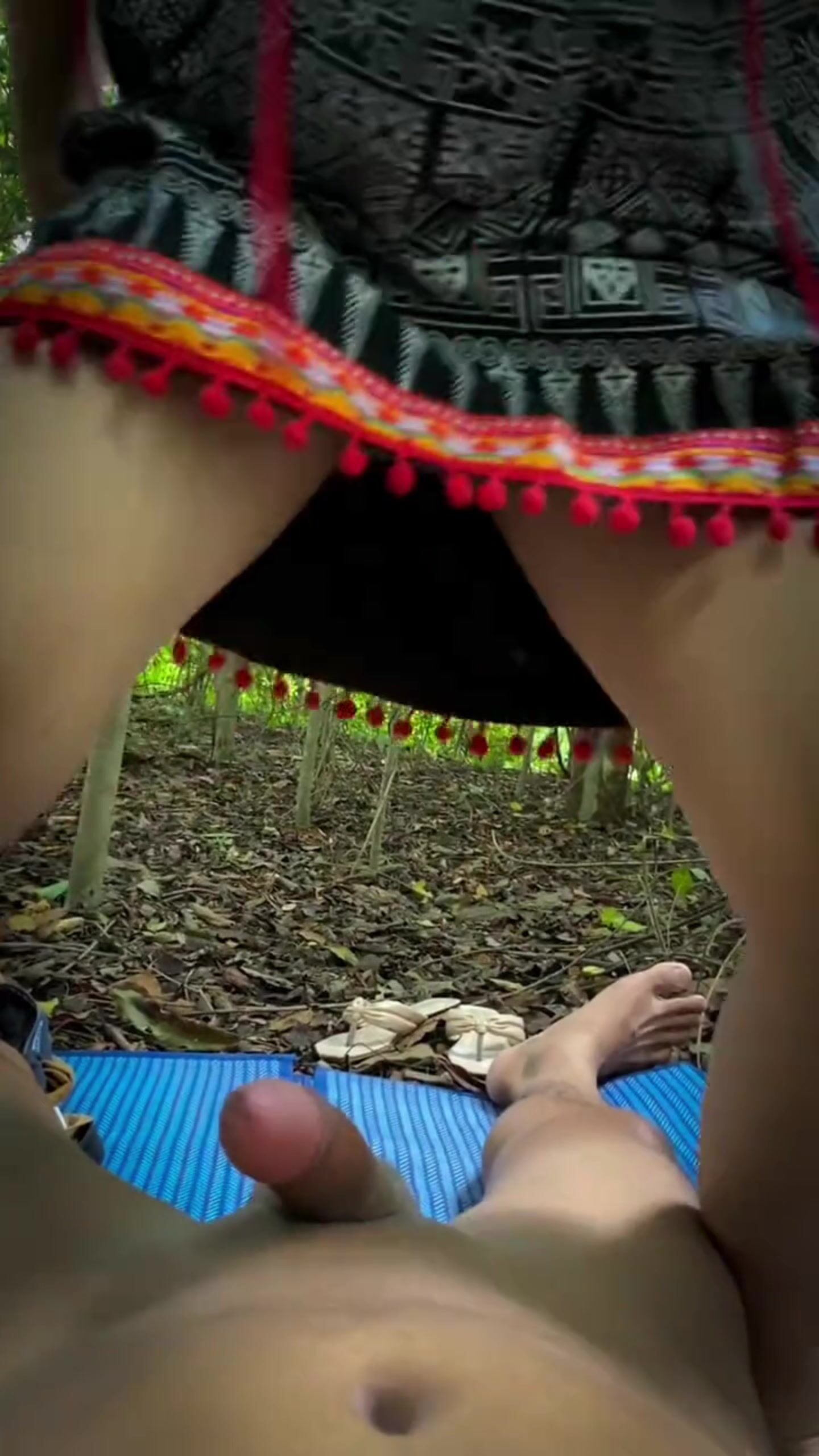 Người đẹp vào rừng làm tình