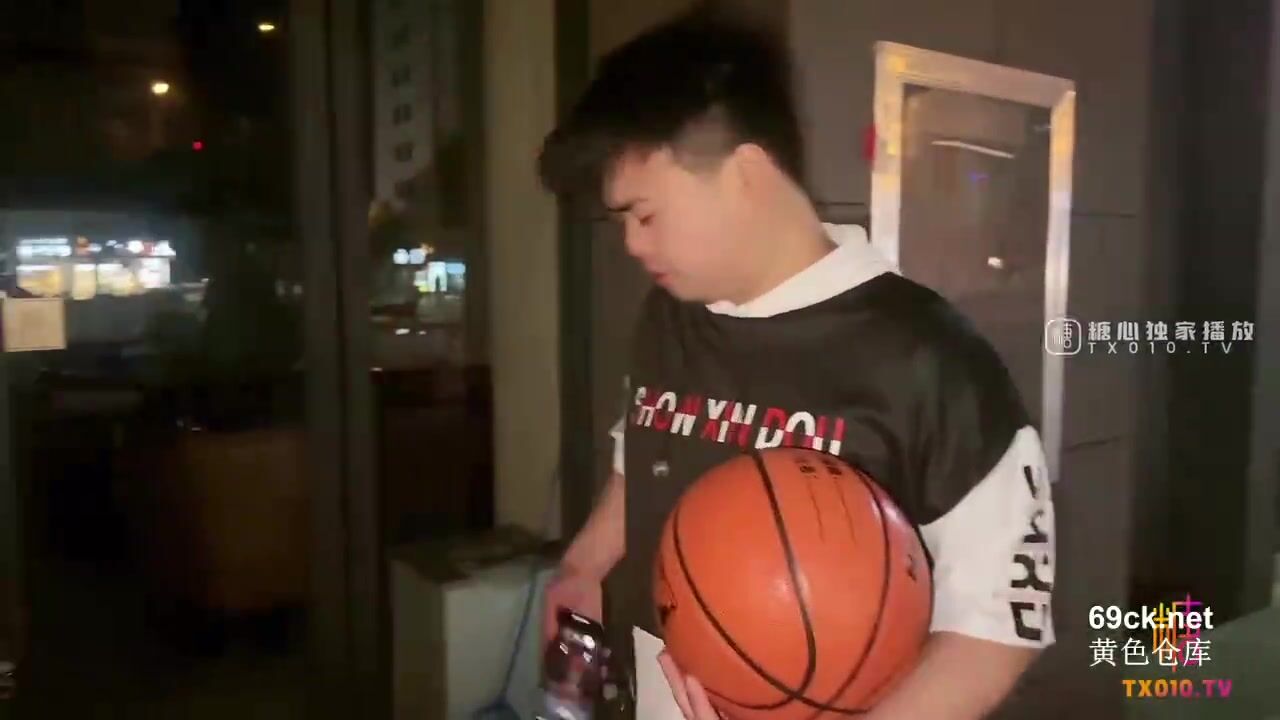 Em cổ động viên tâm huyết thấy cầu thủ yêu thích của mình buồn liền dùng lồn an ủi a