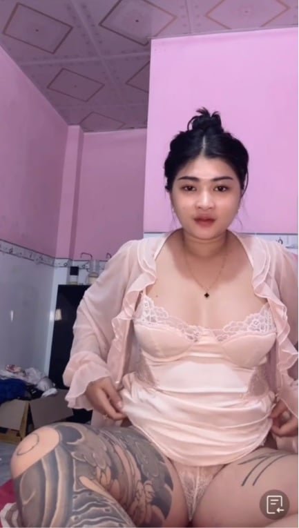 Minh Thư 2k6 bên campuchia live
