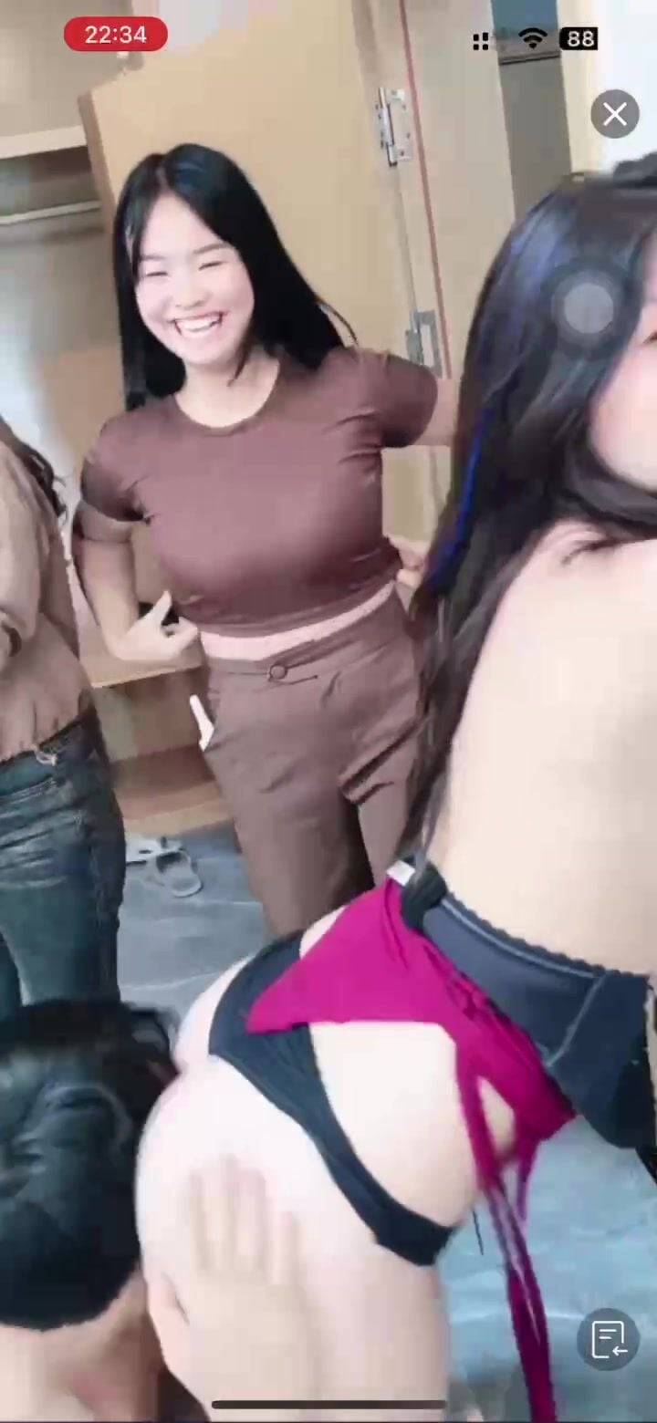 Quản lý địt mấy em nhân viên massage trước khi vào làm xem nứng vl ra