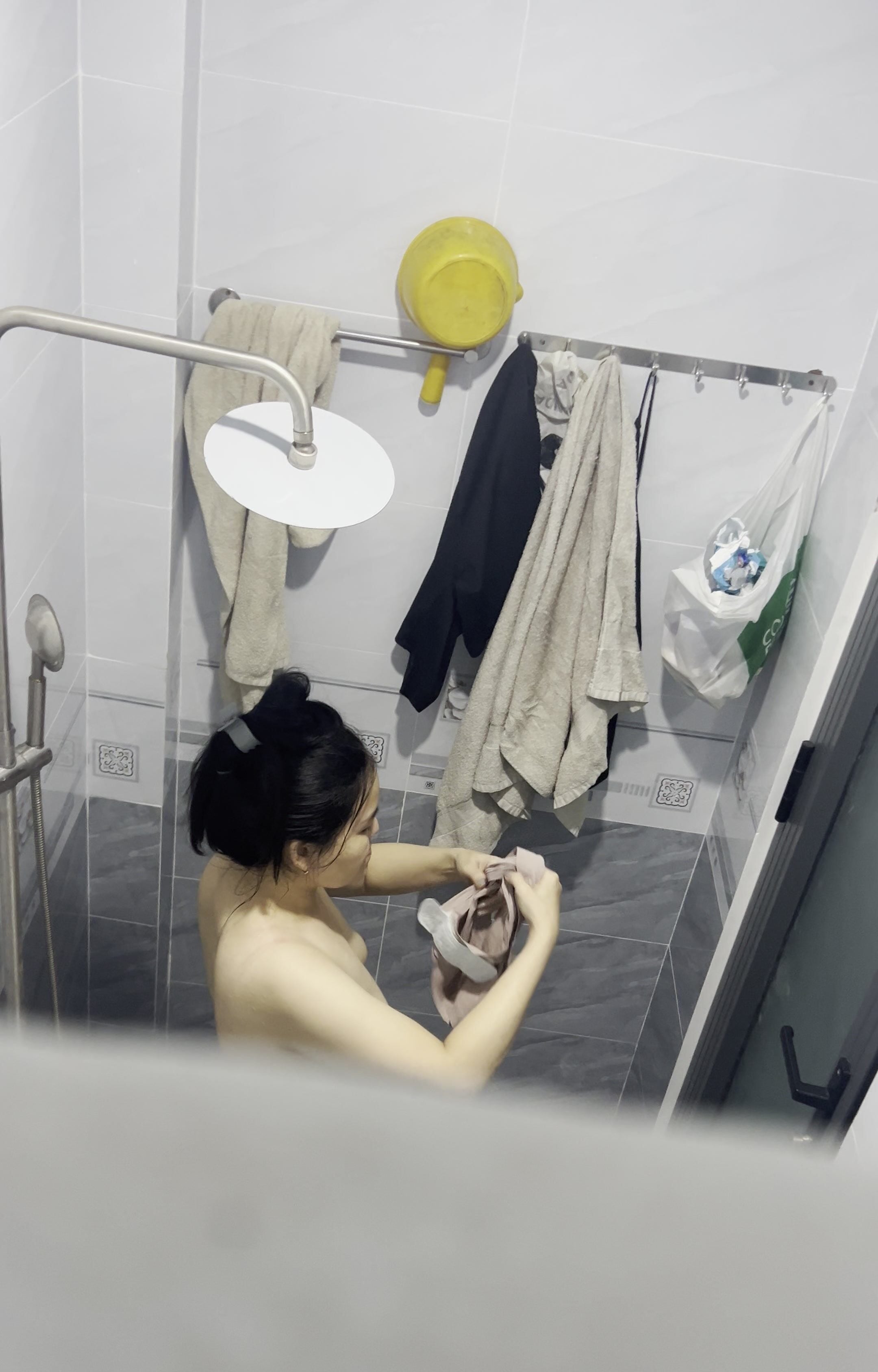 Quay lén bà cô có núm vú hồng ngonnn