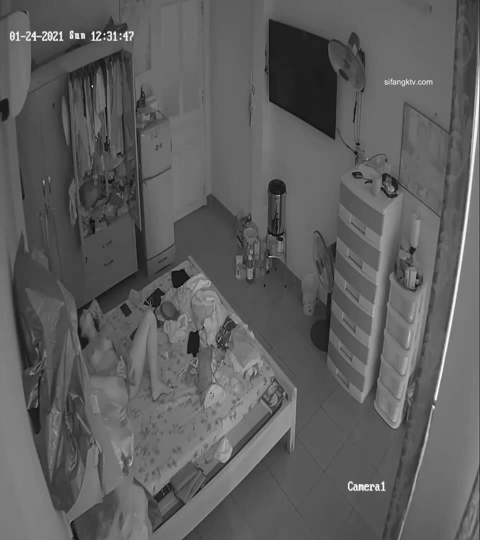 Hack cam mẹ đơn thân vú to dáng nuột thủ dâm trong phòng ngủ - 4