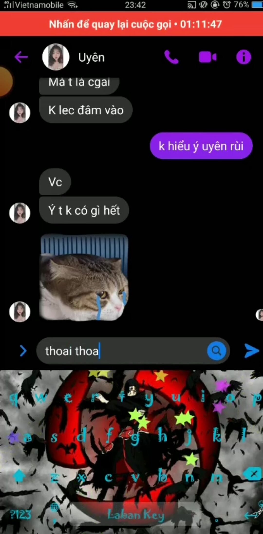 Em gái bị bạn thân bắt vừa móc vừa call mặt cho nó xem