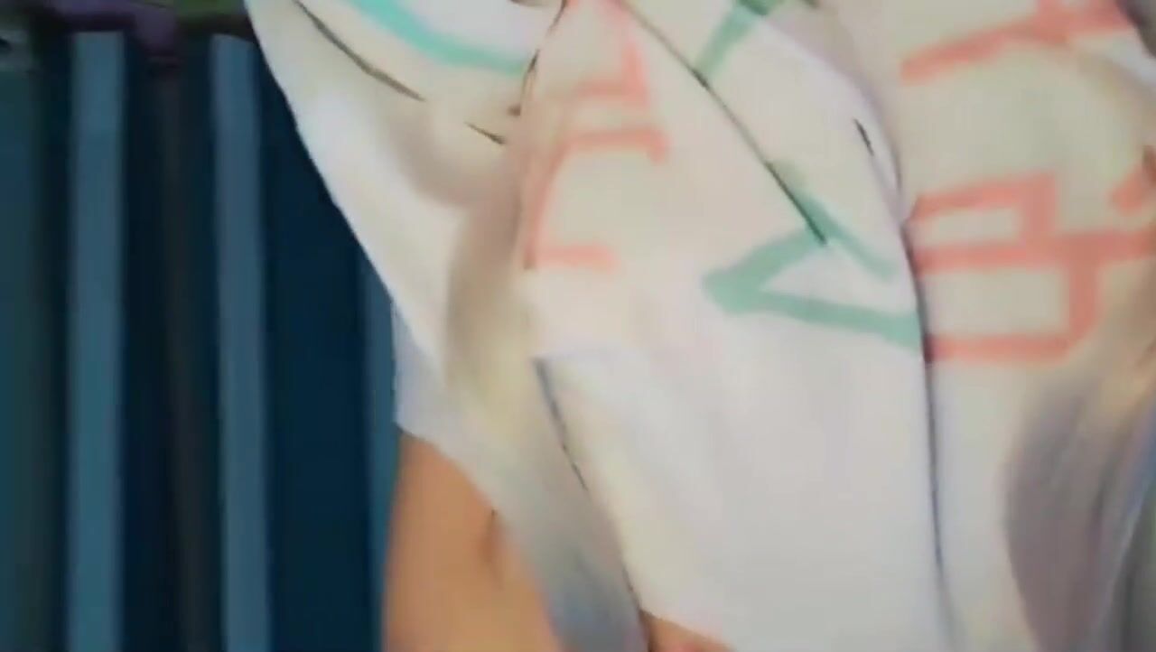 em gái học sinh hàng ngon lồn múp không lông thủ dâm