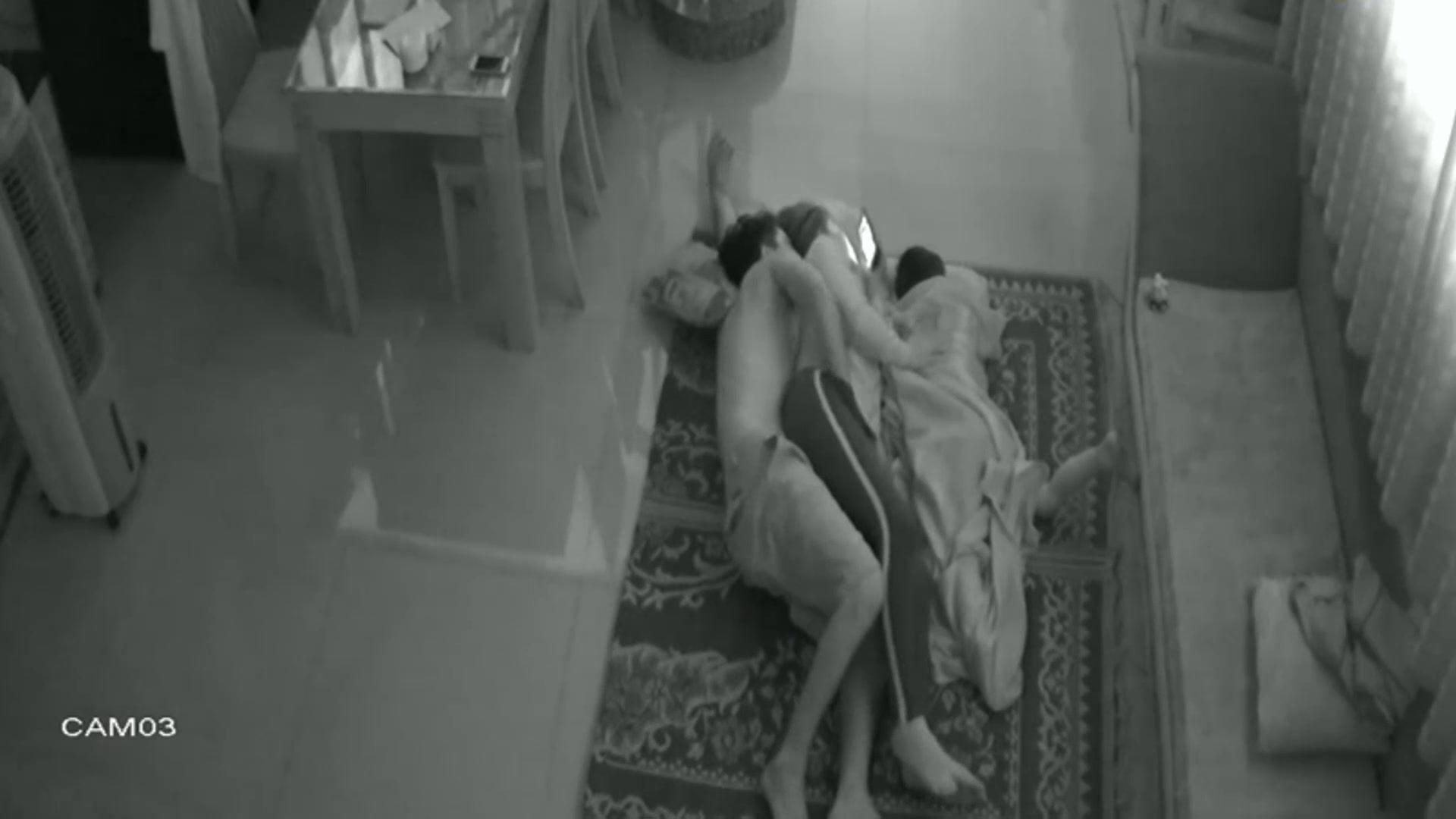 Địt nhau trước mặt con, thật sự nứng kinh khủng