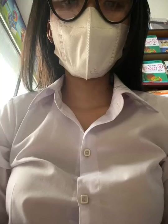 Dâm nữ trg vỏ bọc học sinh ngoan livetream show hàng móc lồn public trên thư viện p6