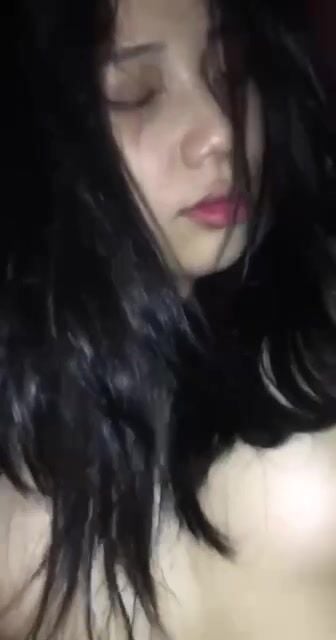 Nữa đêm sang phòng em họ xinh đẹp vừa cưỡi ngựa e sướng lồn k ngậm đc mồm p1