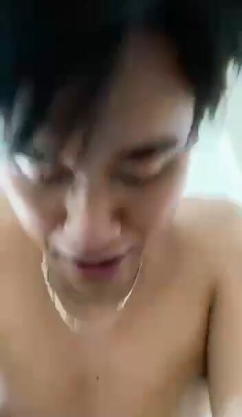 Địt em gái mặt xinh chuyển giới chưa hết sướng vc ra