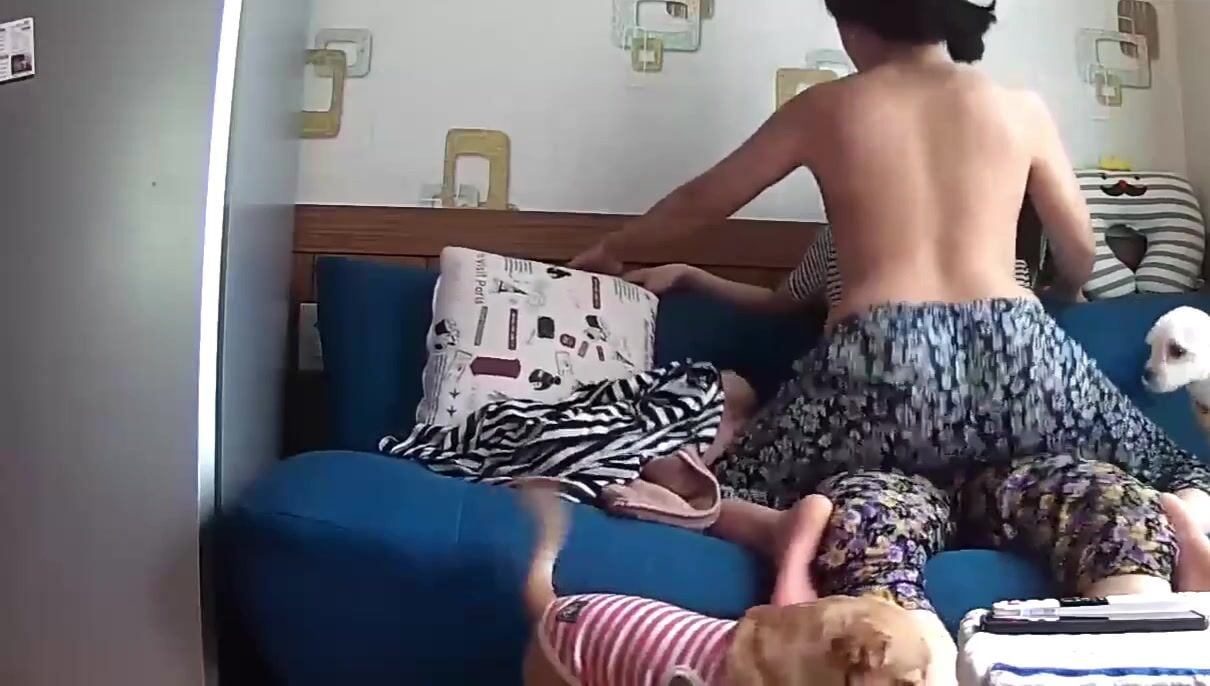 Bà dì và đứa cháu gái 17 tuổi làm những chuyện thật sự hơi khó hiểu 🤔🤔🤔