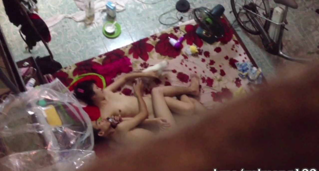 Quay lén cơ thể của em sinh viên khoả thân trong phòng trọ