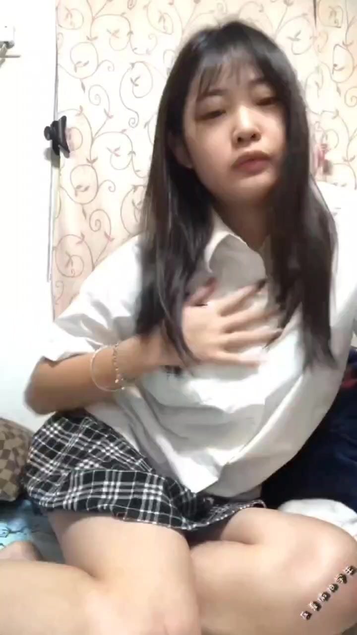 Em học sinh Hàn hàng ngon mới lớn xinh đẹp tự quay clip khỏa thâm móc lồn dâm p1