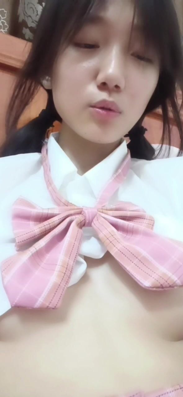 Seri teen!!!! Gái Trung 2k9 mới lớn lồn non đã tập tành call sex p1