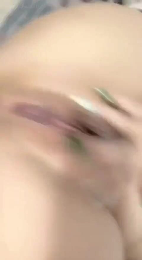 Em 2k3, banh lồn tự sướng và tâm sự về những con chim đã từng làm em đau trong sung s