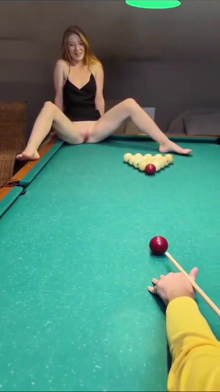 Em Tây cute thục bida thẳng vào lồn