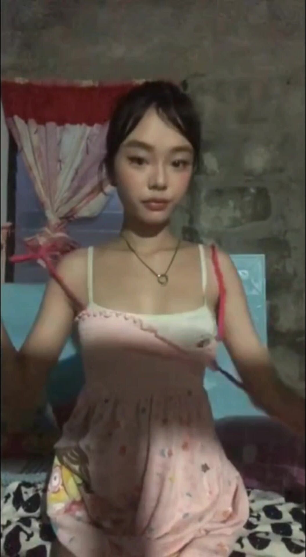 Em học sinh loli siêu non, đeo kính dân đãng p2