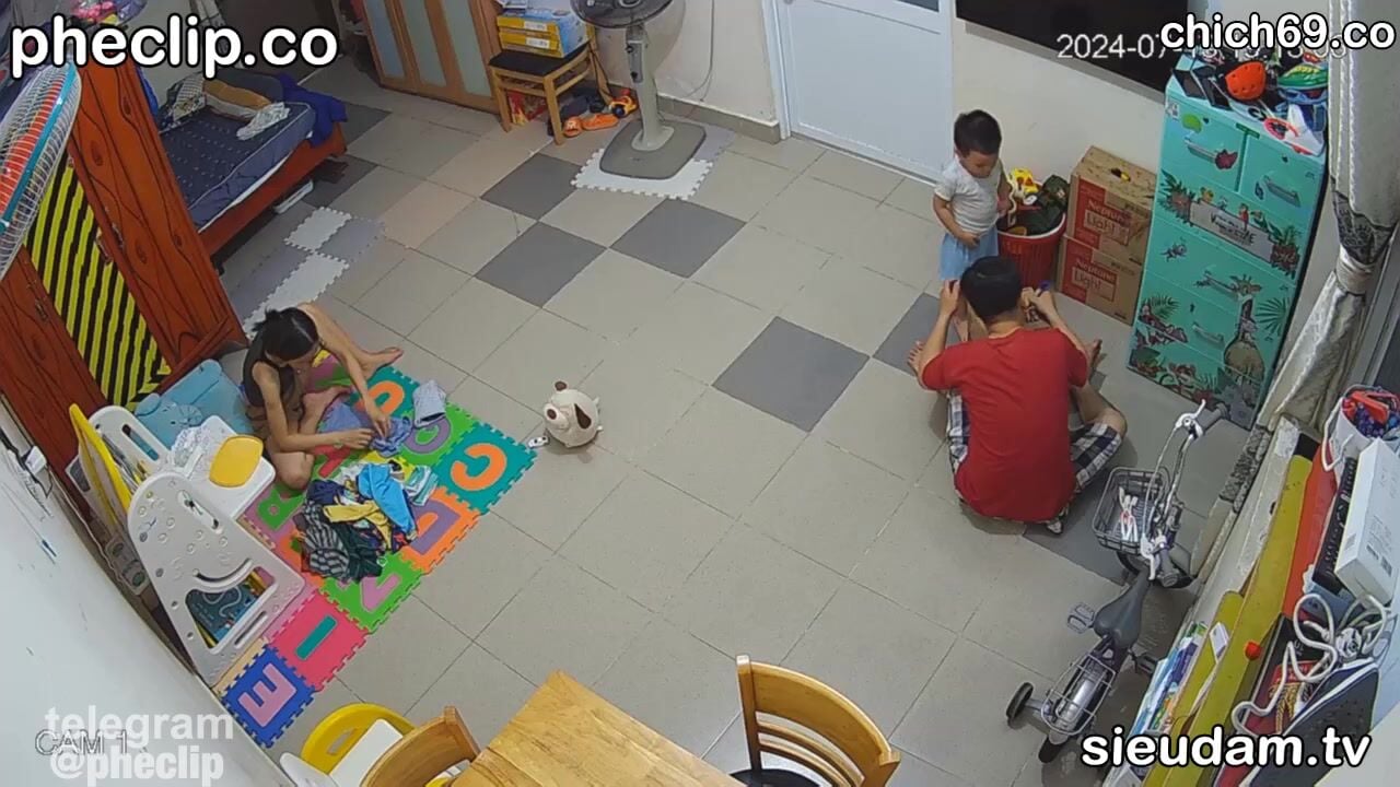 Hack Camera Chồng Nứng Cặc Cởi Quần Bú Lồn Địt Vợ Đang Ngủ